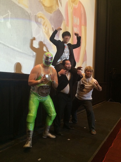 「俺たち文化系プロレスDDT」初日舞台挨拶の様子。