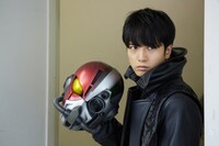 映画「スレイブメン」のワンシーン。