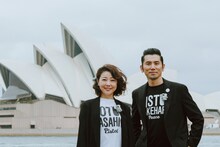 左から西川美和、本木雅弘。