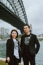 左から西川美和、本木雅弘。