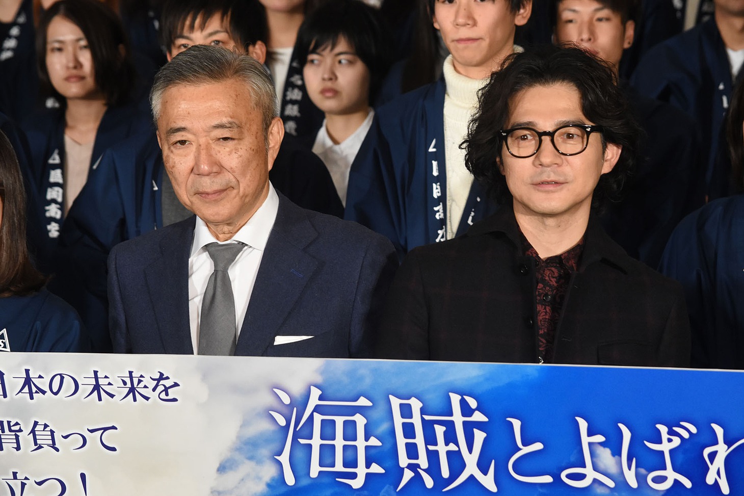 左から阿部秀司、吉岡秀隆。