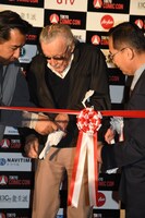 スタン・リー（中央）