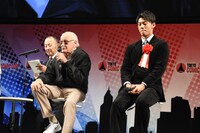 前列左からスタン・リー、竹内涼真。