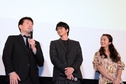 左から佐藤二朗、向井理、木村文乃。