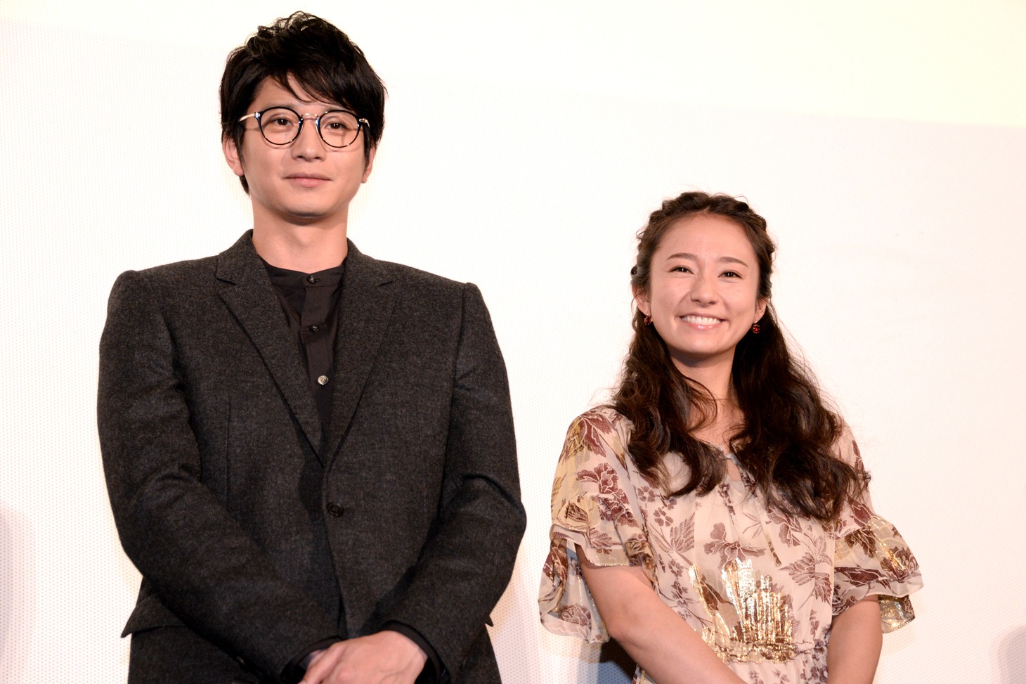 左から向井理、木村文乃。