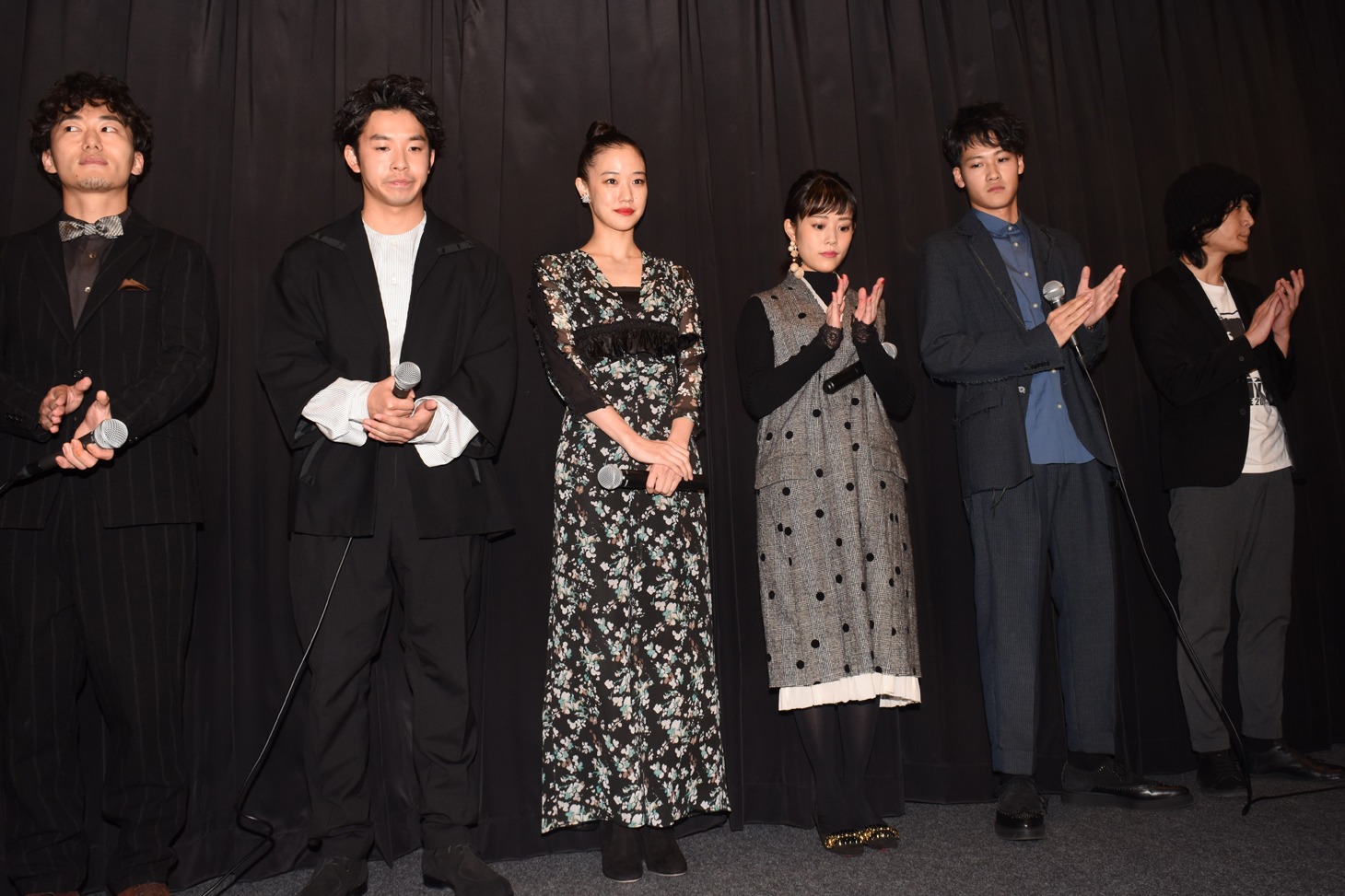 「アズミ・ハルコは行方不明」初日舞台挨拶の様子。