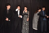 楽しげに言葉を交わす登壇者たち。