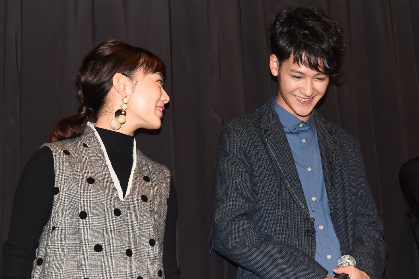 「アズミ・ハルコは行方不明」初日舞台挨拶の様子。