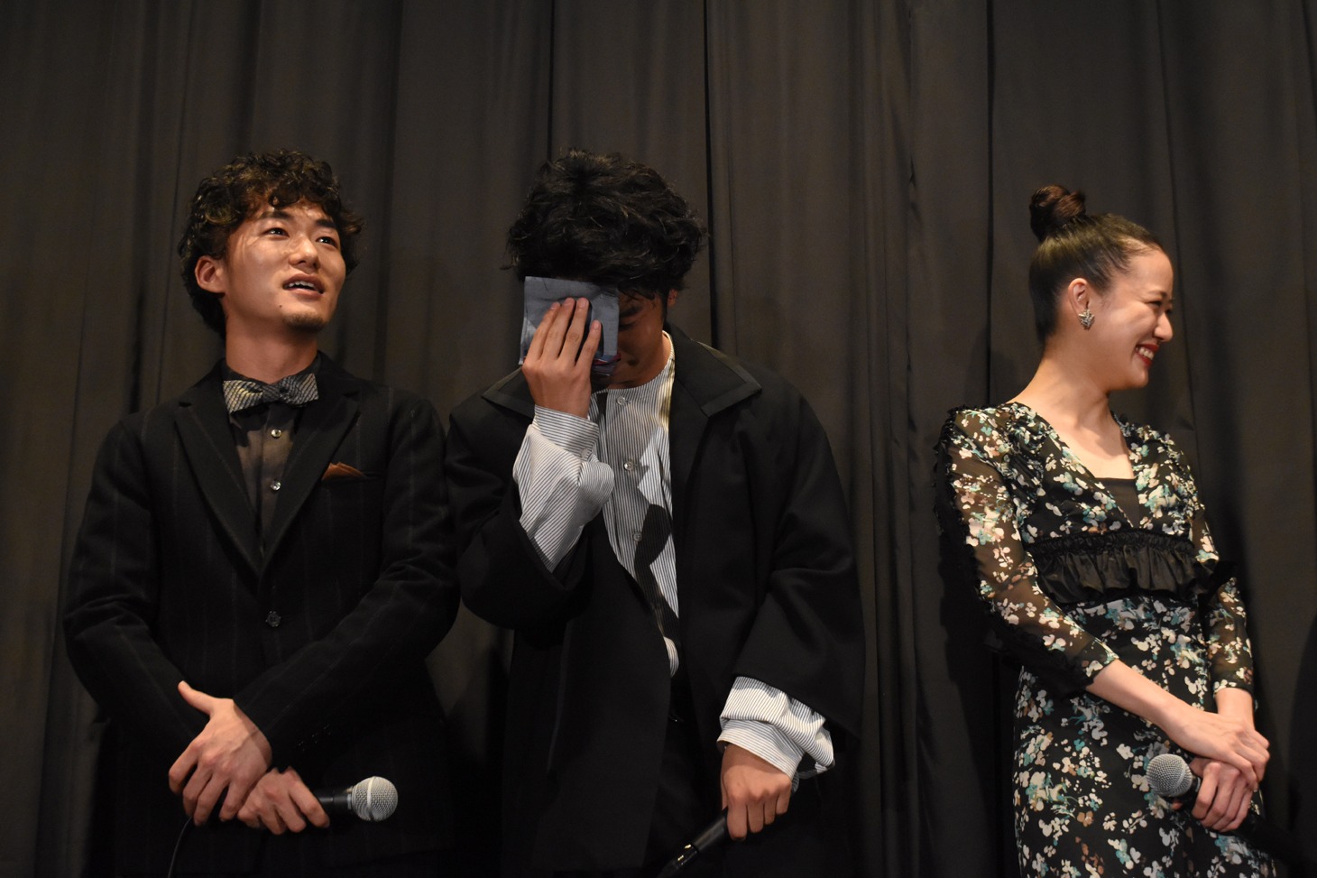 「アズミ・ハルコは行方不明」初日舞台挨拶の様子。