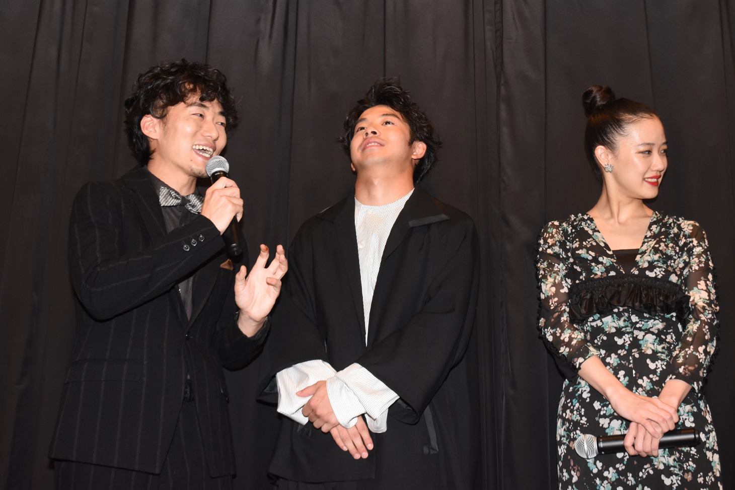 「アズミ・ハルコは行方不明」初日舞台挨拶の様子。