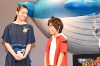 左から武井咲、南出凌嘉。