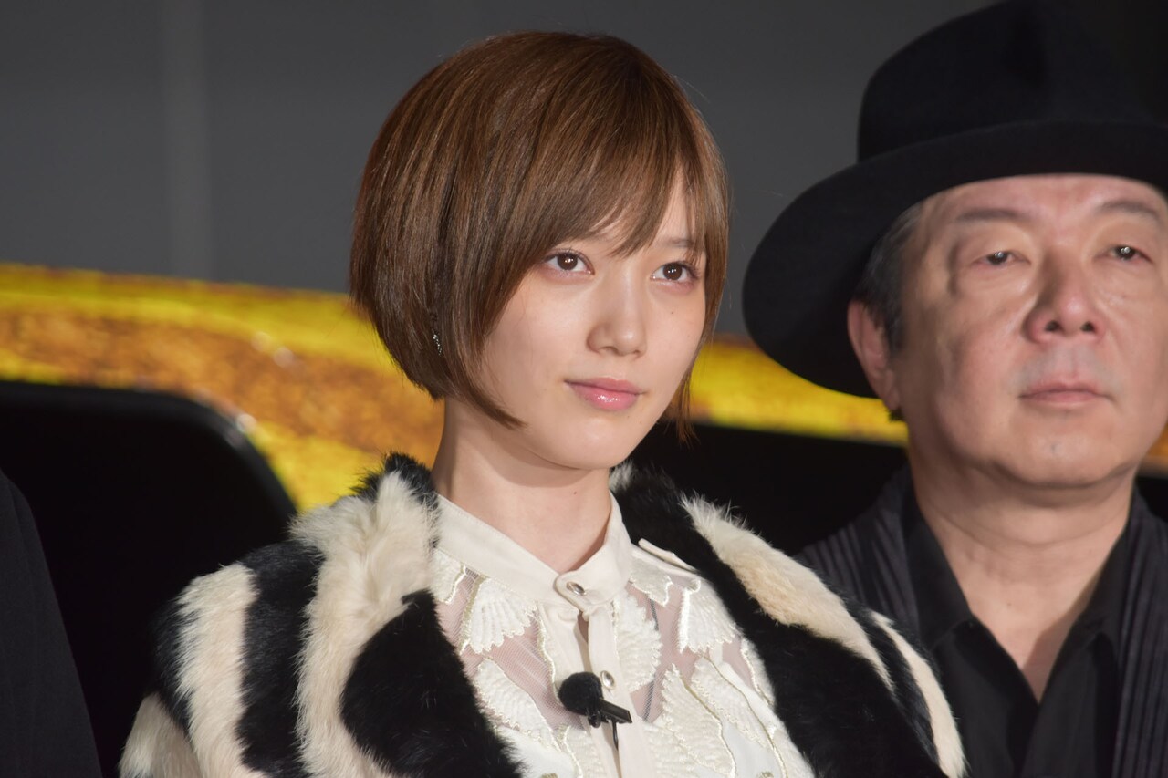 本田翼 - 「土竜の唄」生田斗真が女性ファンに熱い抱擁！「よい子の