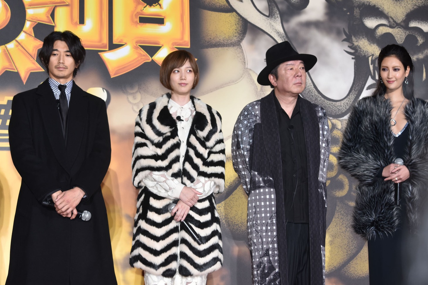 左から瑛太、本田翼、古田新太、菜々緒。