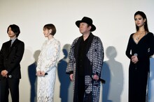 左から瑛太、本田翼、古田新太、菜々緒。