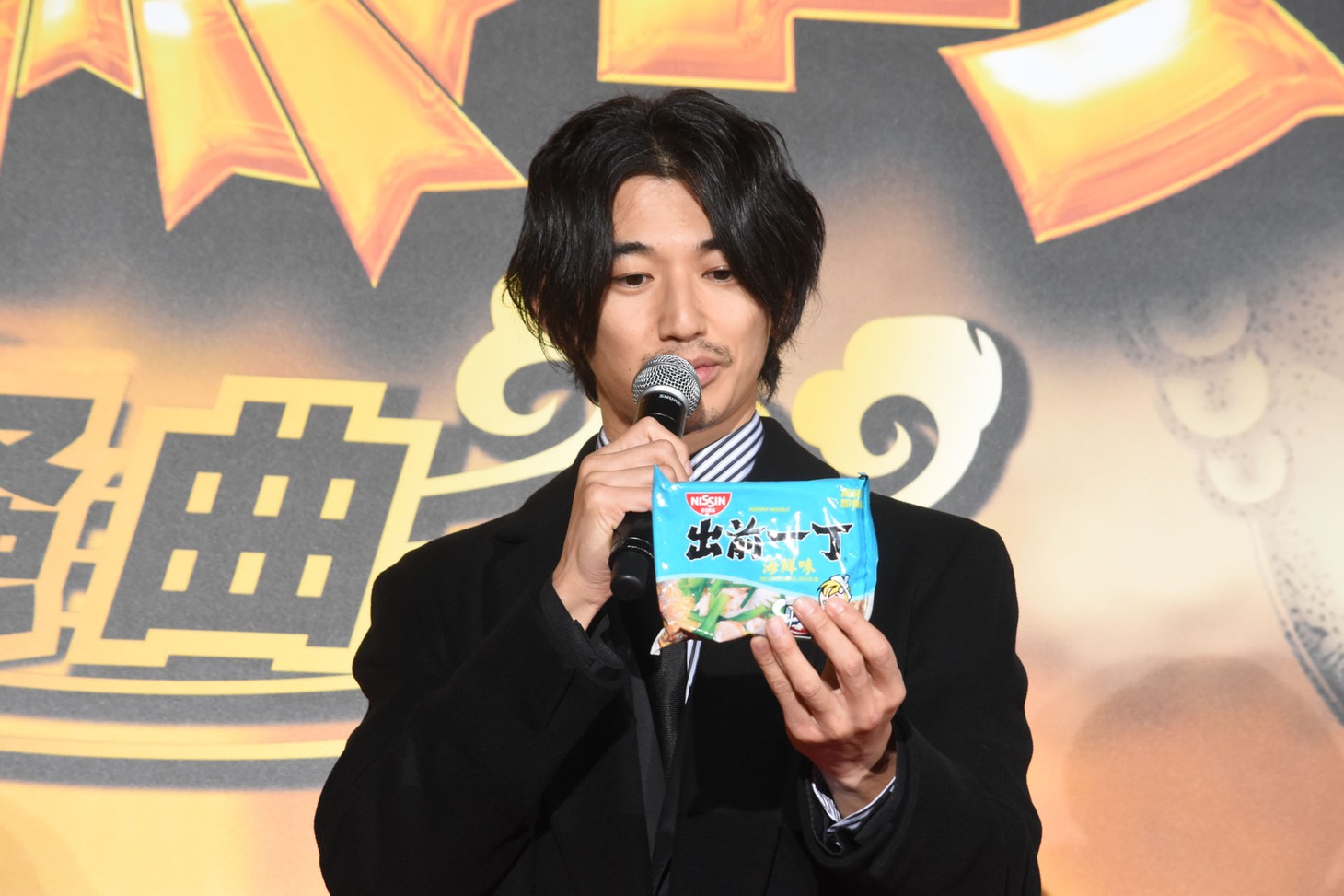 客席から出前一丁を借りてきた瑛太。