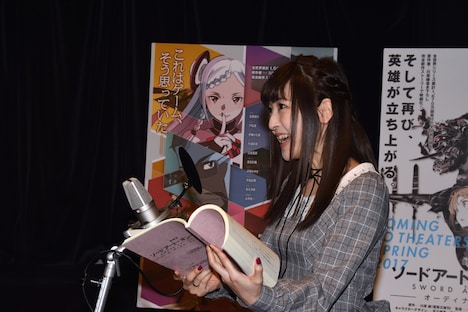 アフレコ中の神田沙也加。