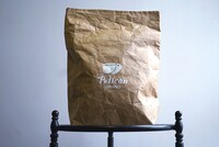 「74歳のペリカンはパンを売る。」クラウドファンディング特典のパンナバッグ。