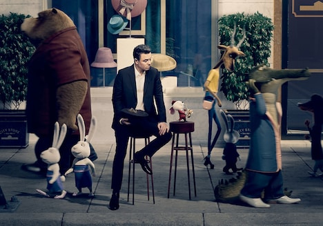 「SING/シング」セス・マクファーレン(左)とハツカネズミのマイク(右)。