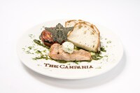 サーモングリル～香草レモンバター・パンドカンパーニュ添え～（1706円）