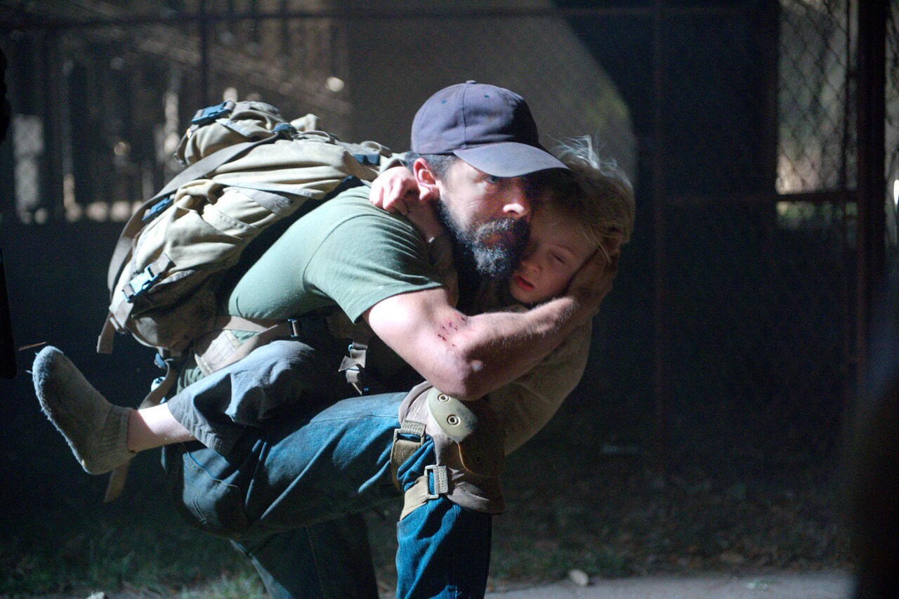 シャイア・ラブーフ扮する海兵隊員が荒廃した祖国を探索、「マン・ダウン」予告編