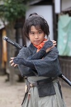 「猫忍」で陽炎太の幼少期を演じる鈴木福。