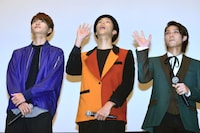 左から山本涼介、柳喬之、磯村勇斗。