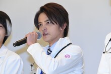 「オペを開始する」とクールに挨拶した瀬戸利樹。