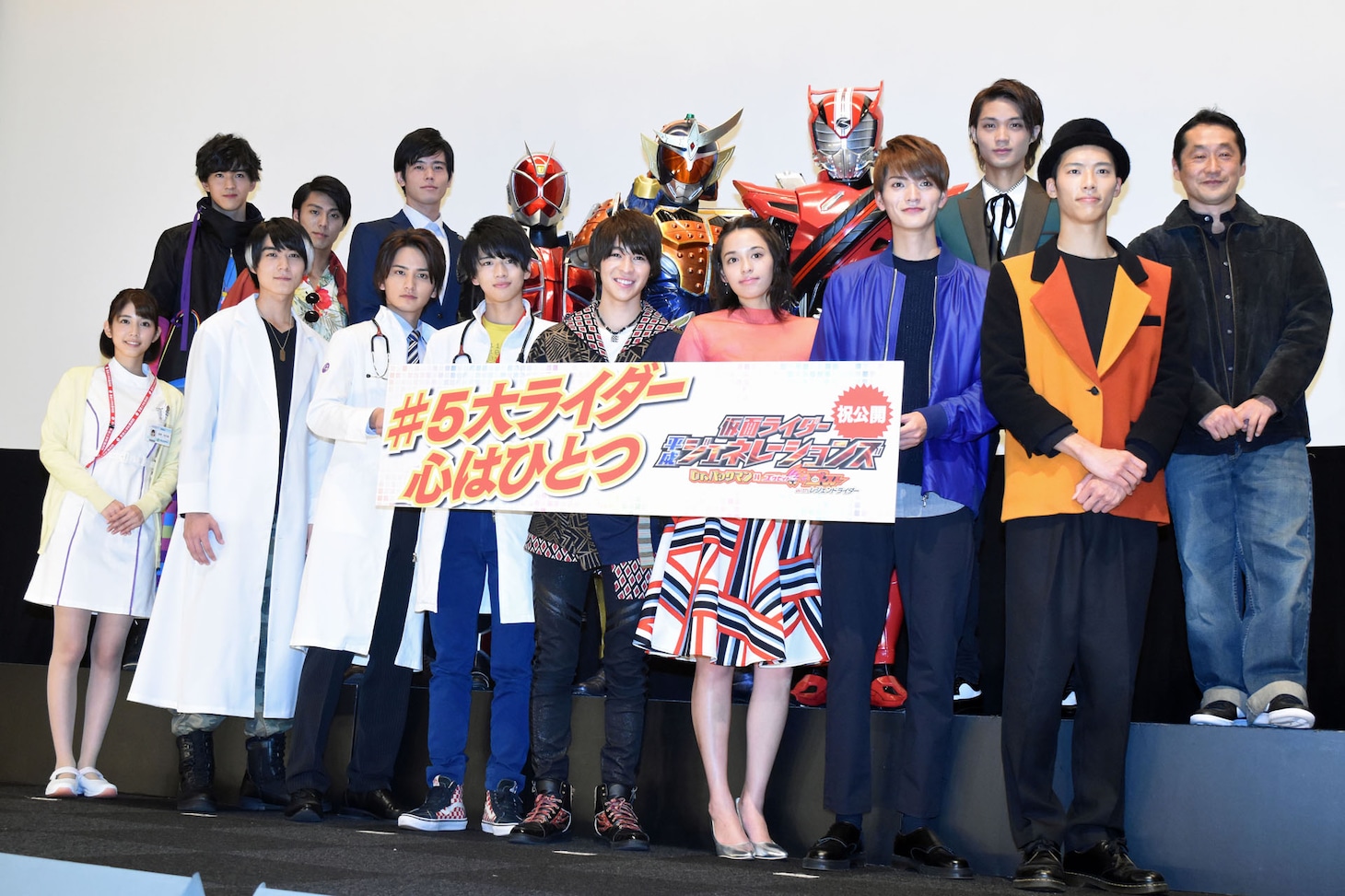 「仮面ライダー平成ジェネレーションズ Dr.パックマン対エグゼイド＆ゴースト with レジェンドライダー」初日舞台挨拶の様子。