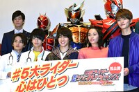 「仮面ライダー平成ジェネレーションズ Dr.パックマン対エグゼイド＆ゴースト with レジェンドライダー」初日舞台挨拶の様子。