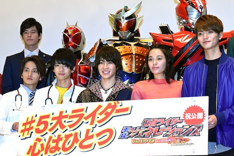 「仮面ライダー平成ジェネレーションズ Dr.パックマン対エグゼイド＆ゴースト with レジェンドライダー」初日舞台挨拶の様子。