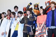 「仮面ライダー平成ジェネレーションズ Dr.パックマン対エグゼイド＆ゴースト with レジェンドライダー」初日舞台挨拶の様子。