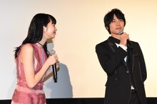 左から小松菜奈、福士蒼汰。