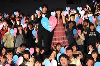 「ぼくは明日、昨日のきみとデートする」カップル限定試写会の様子。
