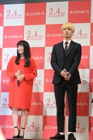 左からmiwa、坂口健太郎。