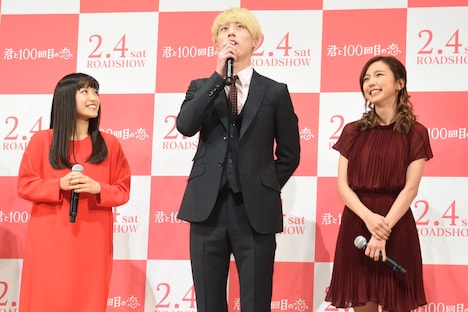 左からmiwa、坂口健太郎、真野恵里菜。
