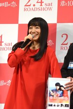 くじを引くmiwa。