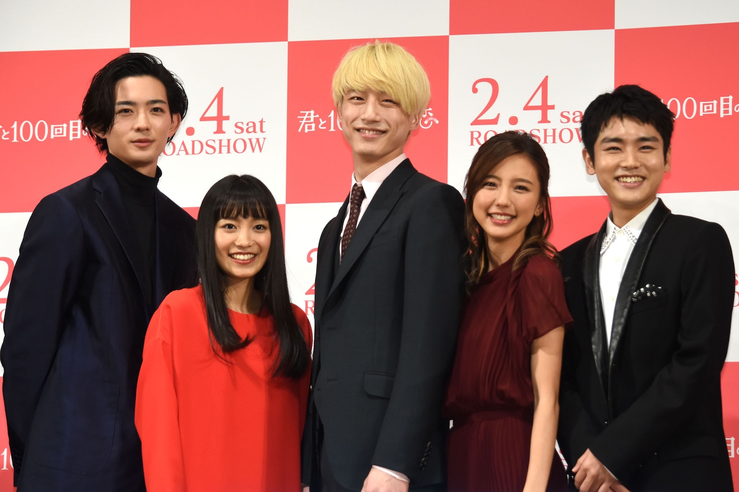 「君と100回目の恋」完成披露舞台挨拶の様子。