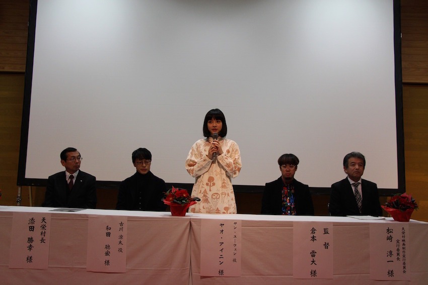 「恋愛奇譚集」完成披露試写会の様子。