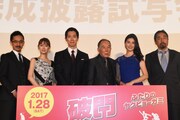 左から監督の小林聖太郎、北川景子、佐々木蔵之介、橋爪功、橋本マナミ、原作者の黒川博行。