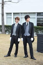 「ReLIFE リライフ」メイキングカット。左から高杉真宙、中川大志。