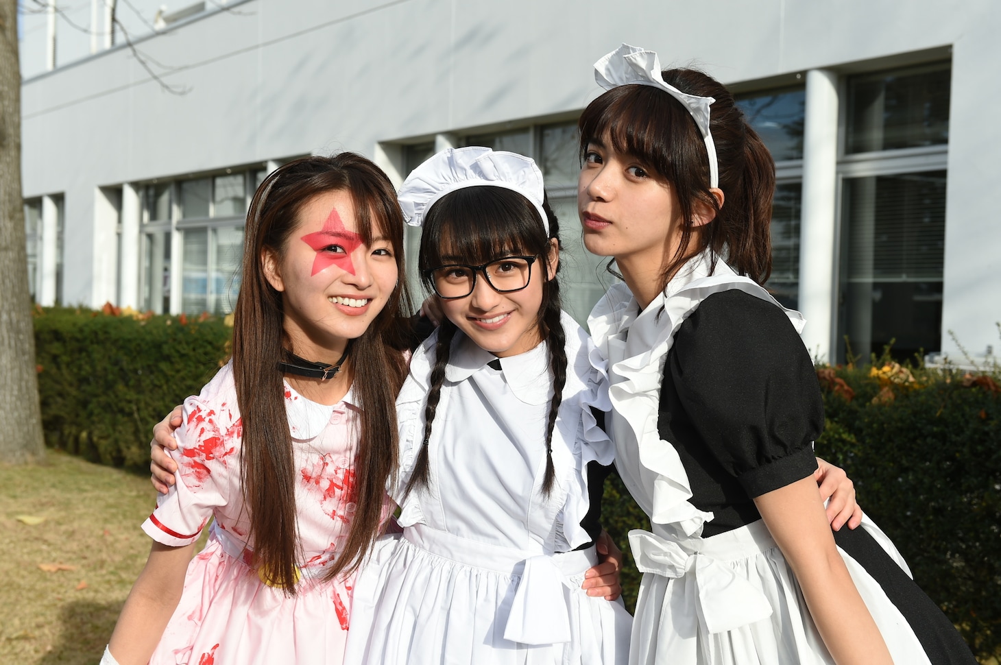 「ReLIFE リライフ」メイキングカット。左から岡崎紗絵、平祐奈、池田エライザ。