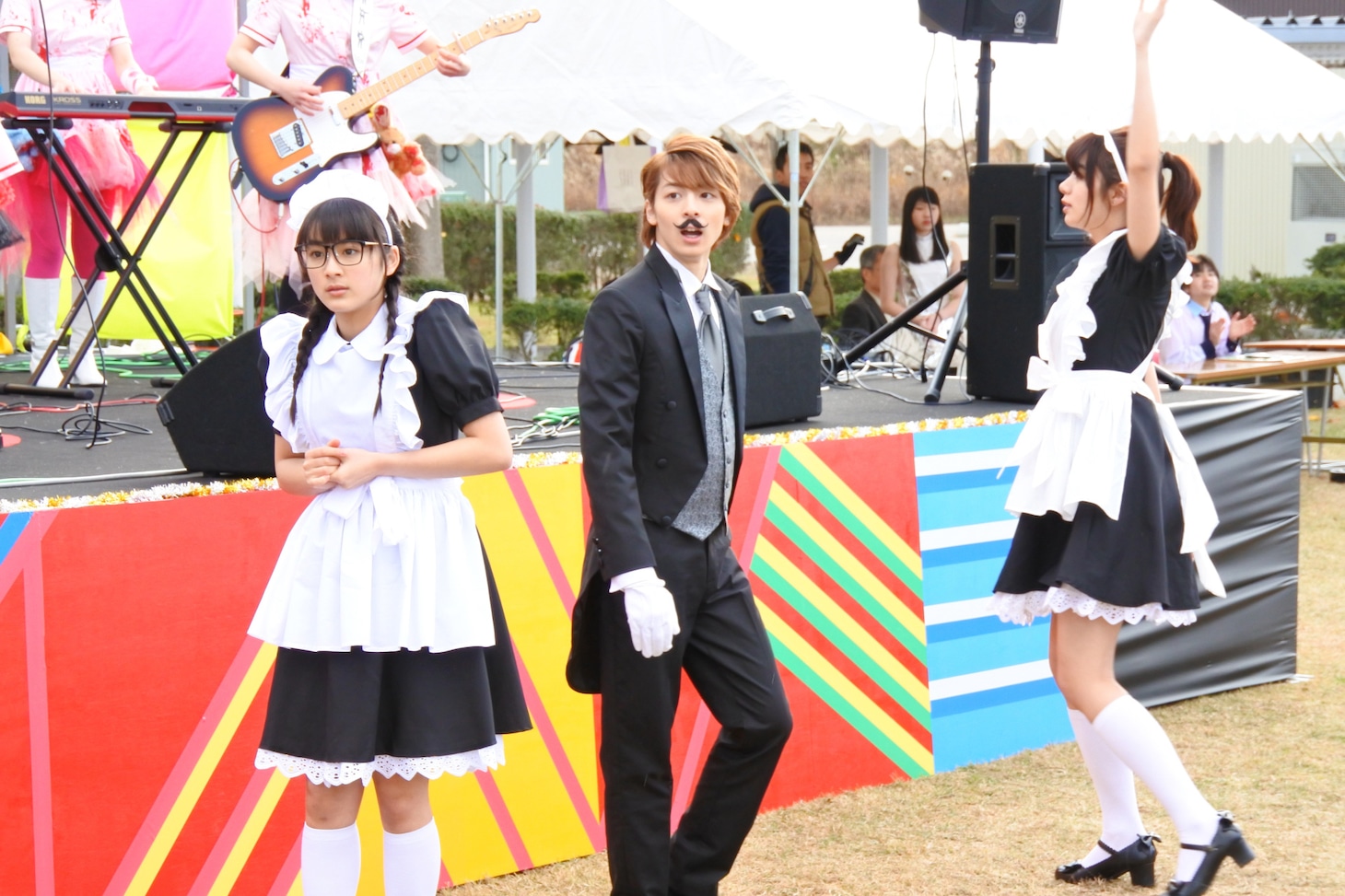 「ReLIFE リライフ」メイキングカット。左から平祐奈、高杉真宙、池田エライザ。