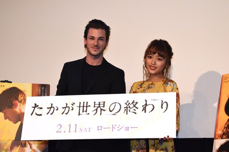 「たかが世界の終わり」舞台挨拶の様子。左からギャスパー・ウリエル、近藤千尋。