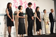 「恋妻家宮本」舞台挨拶の様子。