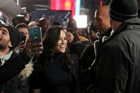 「ワイルド・スピード ICE BREAK」ファンイベントでのミシェル・ロドリゲスとドウェイン・ジョンソン。