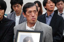 北斗が殺めた被害者遺族の飯岡正志を演じる嶋田久作。