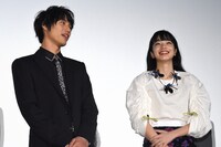 「ぼくは明日、昨日のきみとデートする」初日舞台挨拶の様子。