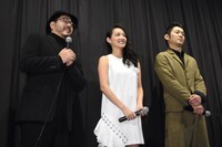 左から塩田明彦、間宮夕貴、永岡佑。