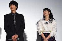 「ぼくは明日、昨日のきみとデートする」初日舞台挨拶の様子。