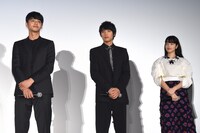 「ぼくは明日、昨日のきみとデートする」初日舞台挨拶の様子。